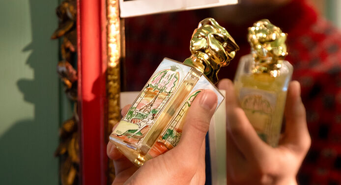 A Limited-Edition Eau Du Soir for Christmas